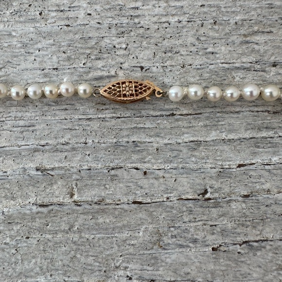 Vintage Genuine Pearl Coral And 14k Clasp Necklace - Picture 6 of 9